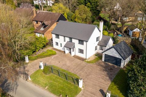 The Avenue, Welwyn AL6 5 bed detached house for sale