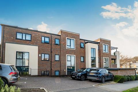 Downs Bridge Road, Beckenham, Kent, BR3 2 bed flat for sale