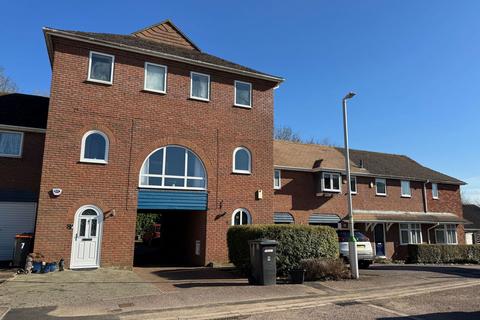 Saffron Rise, Eaton Bray, Dunstable... 2 bed maisonette for sale