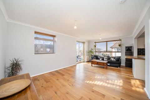 Woodcote Road, Wallington, SM6 2 bed apartment for sale