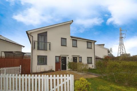 Hartley Avenue, Peterborough... 3 bed semi