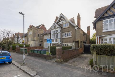 Grimston Avenue, Folkestone, CT20 2 bed apartment for sale