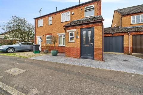 Vensfield Road, Quedgeley... 3 bed semi