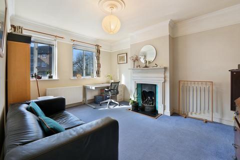 Priests Bridge, London, SW14 2 bed flat for sale
