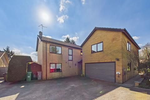Chestnut Gardens, Stamford PE9 4 bed detached house for sale