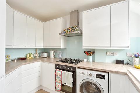 Haywood Avenue, Sheerness ME12 2 bed flat for sale