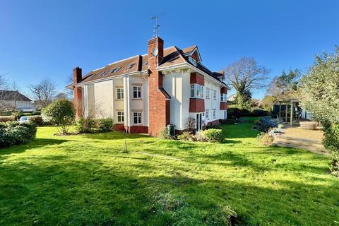 7  Sarlsdown Road, Exmouth EX8 2 bed apartment for sale