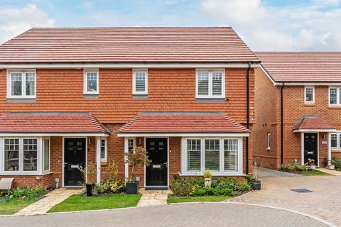 Moss Road, Edenbridge, Kent 3 bed semi