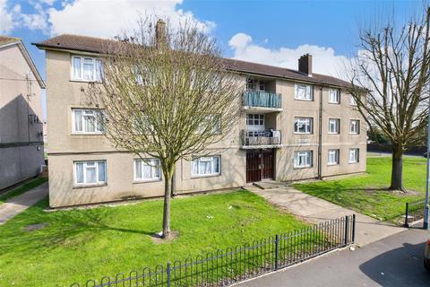 Padnall Court, Romford RM6 3 bed flat for sale