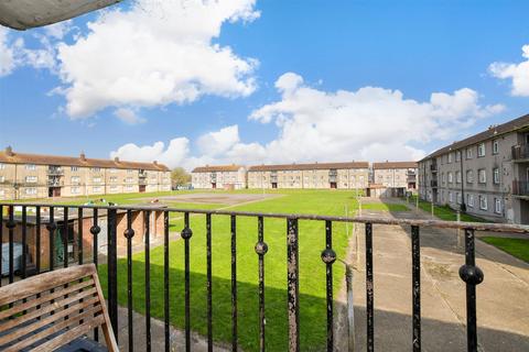 Padnall Court, Romford RM6 3 bed flat for sale
