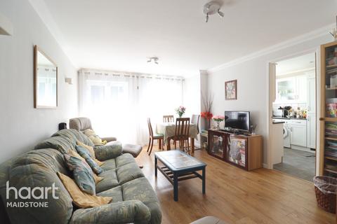 River Bank Close, Maidstone 2 bed apartment for sale
