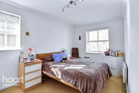 River Bank Close, Maidstone 2 bed apartment for sale
