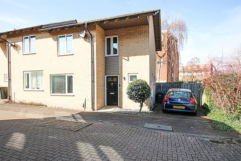 Marino Court, Newmarket CB8 2 bed semi
