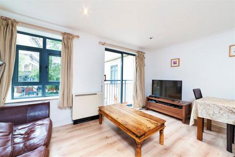 Bridgewater Square, London EC2Y 2 bed flat for sale