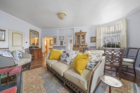 Charlwood Street, London, SW1V 3 bed flat for sale