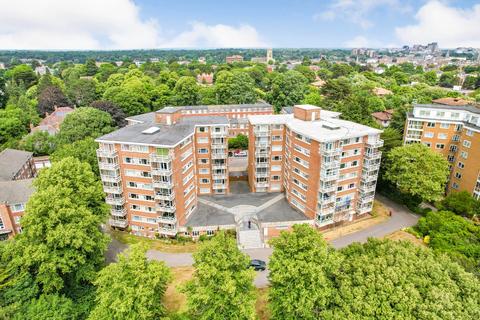 West Cliff Road, Bournemouth, BH4 2 bed apartment for sale