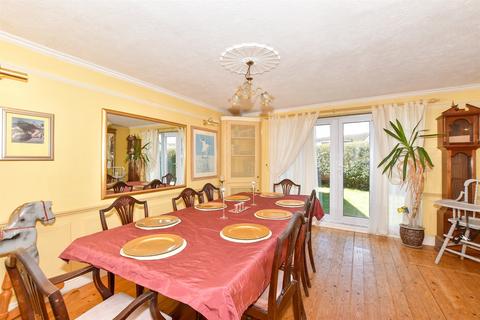 Holly Road, Romney Marsh TN29 5 bed semi