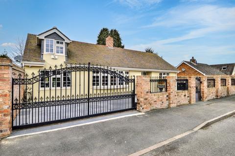 Mayfield Road, Wolverhampton WV7 4 bed detached bungalow for sale