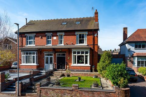 49 Richmond Road, Finchfield... 5 bed semi