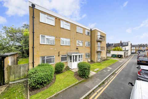 Queens Drive, Leyton, E10 2 bed flat for sale