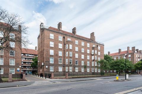 Pembury Road, London, E5 1 bed flat for sale