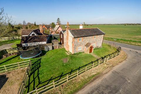 Badwell Road, Wyverstone, Stowmarket... 4 bed detached house for sale