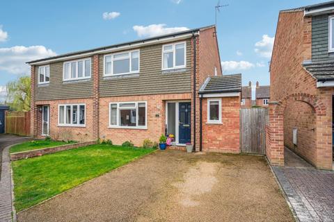 Holliers Close, Thame OX9 3 bed semi