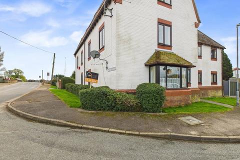 The Moorings Flats, King's Lynn PE33 1 bed apartment for sale