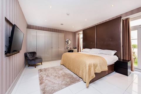 Sussex Gardens, Bayswater, London, W2 2 bed flat for sale