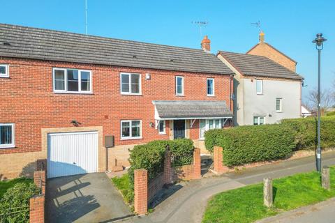 Spruce Road, Nuneaton, CV10 3 bed end of terrace house for sale