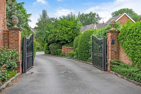 Glendale Close, Wokingham RG41 4 bed detached house for sale