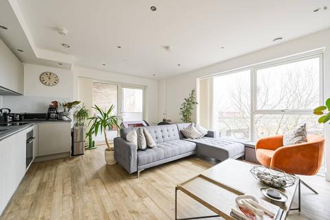 Pontoon Reach, Docklands, London, E16 3 bed flat for sale