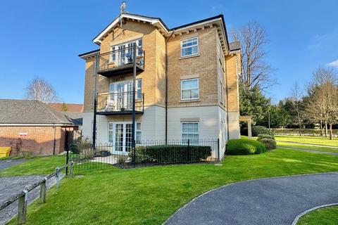 Old College Road, Newbury RG14 2 bed flat for sale