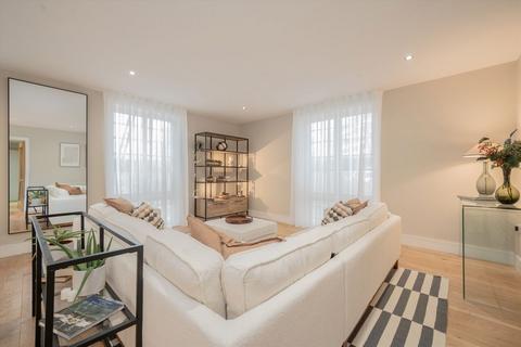 Gloucester Gardens, London W2 2 bed flat for sale