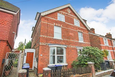 Cantelupe Road, East Grinstead, RH19 1 bed ground floor flat for sale