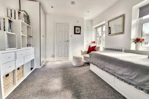 Talbot Woods 1 bed flat for sale