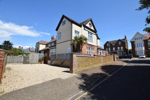 5 bedroom semi-detached house for sale