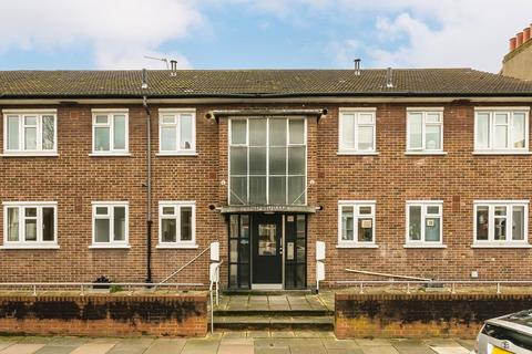Himley Road, London SW17 2 bed flat for sale