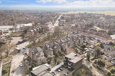 Charlton Road, London 2 bed apartment for sale