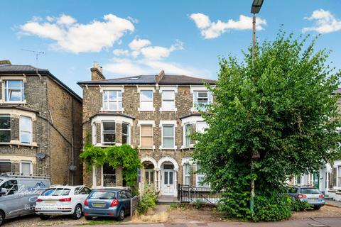 Charlton Road, London 2 bed apartment for sale