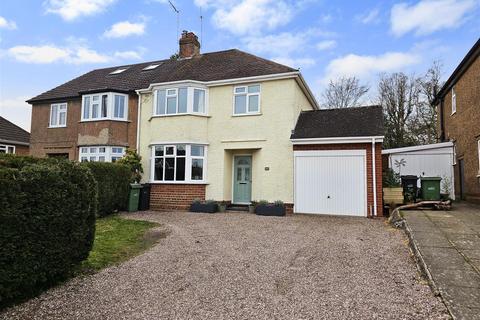 Meriden Avenue, Stourbridge 3 bed semi