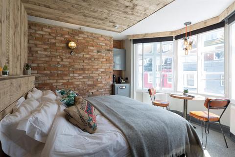 Broad Street and Middle Street, Brighton Guest house for sale