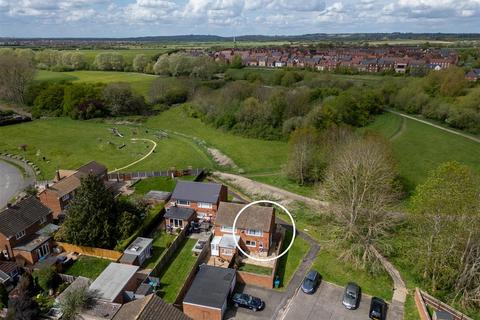 Beresford Avenue, Aylesbury HP19 2 bed semi