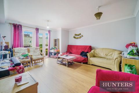 Dominion Close, Hounslow 2 bed flat for sale