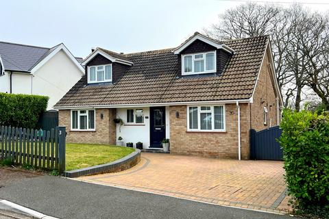 Hilton Road, New Milton, Hampshire.... 4 bed detached house for sale