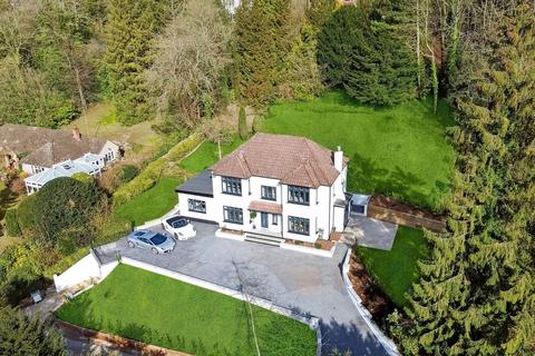 Welcomes Road, Kenley CR8 5 bed detached house for sale