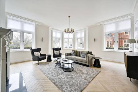 Kensington Road, Kensington, London, W8 2 bed flat for sale