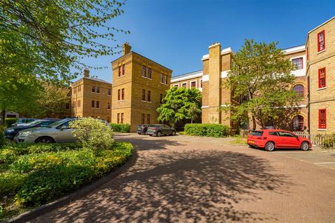 Osterley Gardens, Southall 3 bed apartment for sale