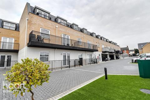 Kents Hill Road, Benfleet 1 bed flat for sale