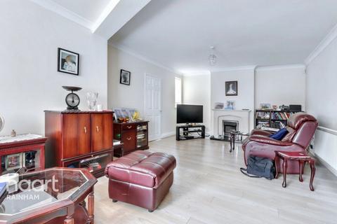 Stanley Road North, Rainham, RM13 8AX 3 bed semi